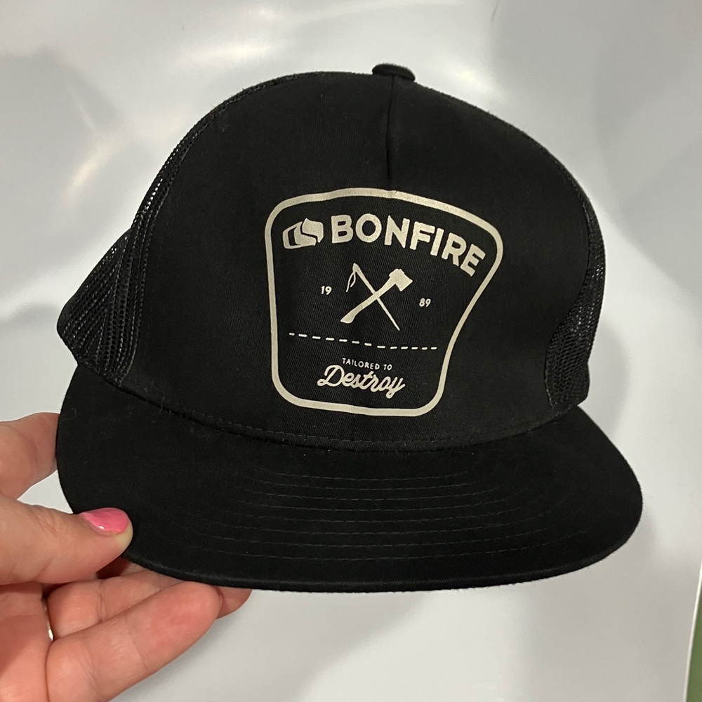 Bonfire snowboarding trucker hat black one size